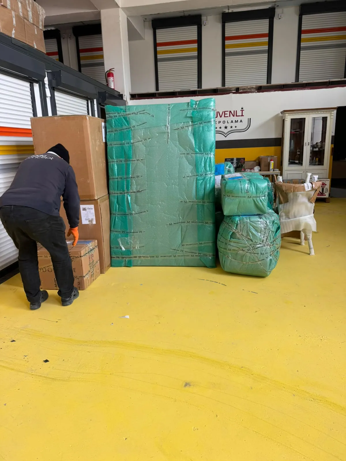 Depolama öncesi eşyaların paketlenmesi